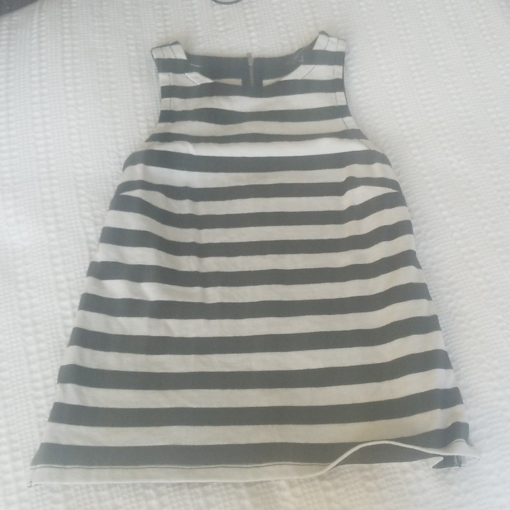 Banana Republic- Black and white fitted tank